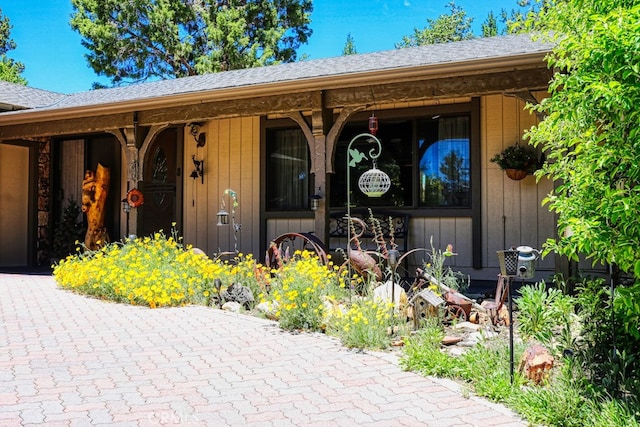 property entrance featuring covered porch