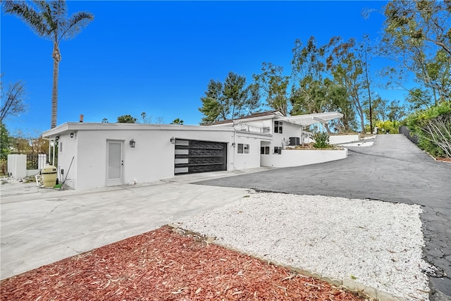 view of front of house featuring a garage