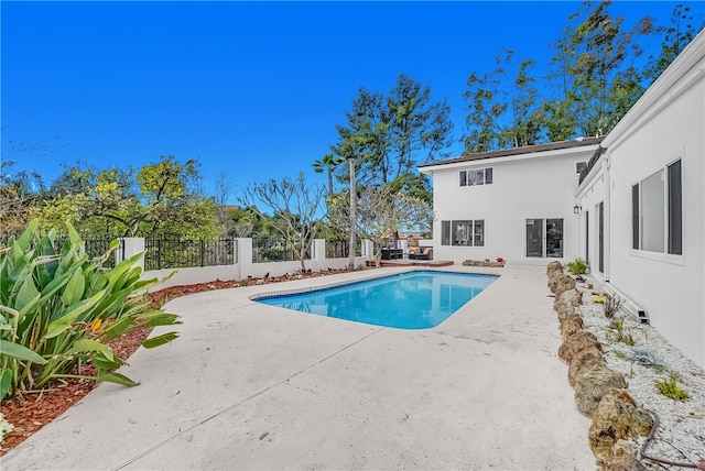 view of swimming pool featuring a patio