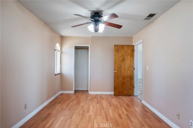 unfurnished bedroom featuring light wood-type flooring, a closet, and ceiling fan