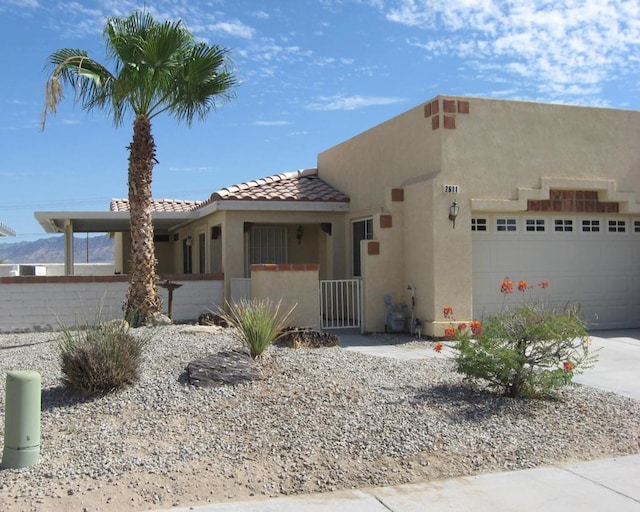 view of front of property featuring a garage