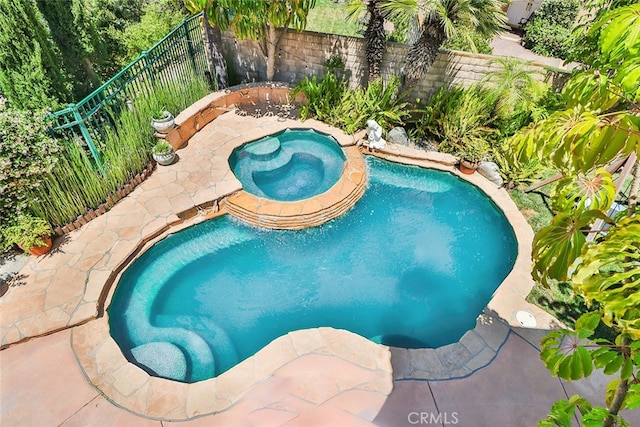 view of pool featuring an in ground hot tub