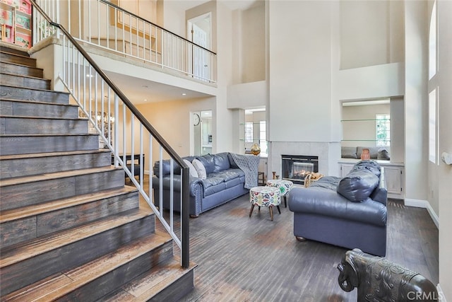 living room featuring dark wood-type flooring and a high ceiling