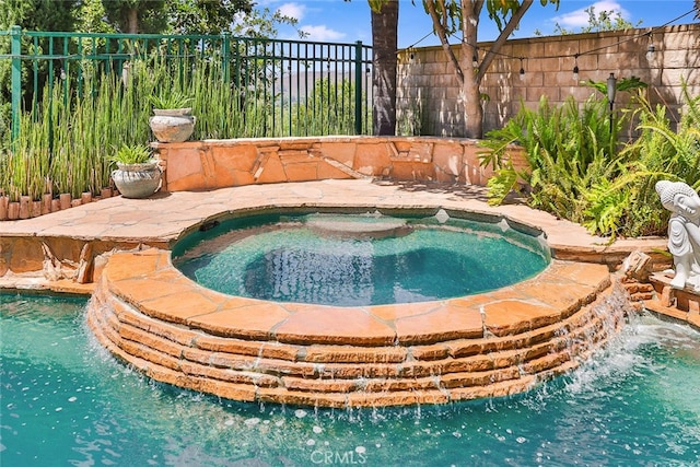 view of pool featuring an in ground hot tub and pool water feature