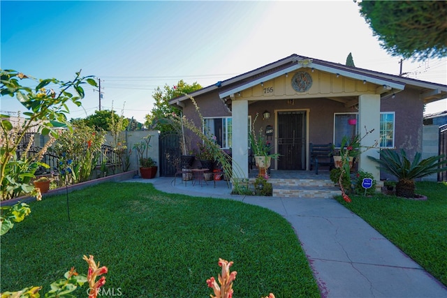 view of front of house featuring a front yard