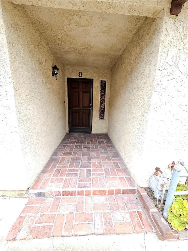 entrance to property with stucco siding