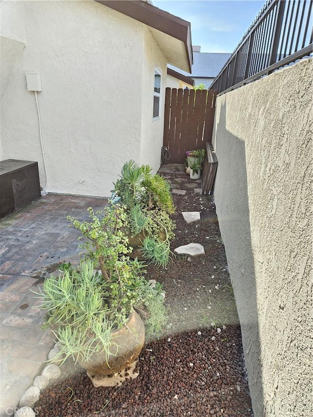 13921 Kornblum Unit 9, Hawthorne, CA 90250 - view of yard with fence