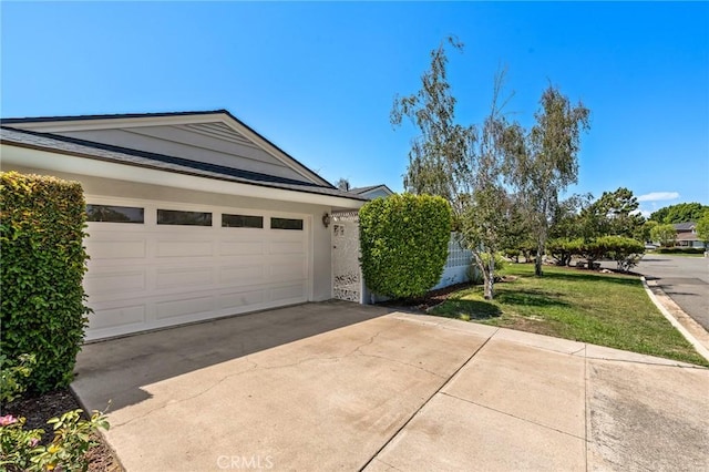 view of front of property with a front yard