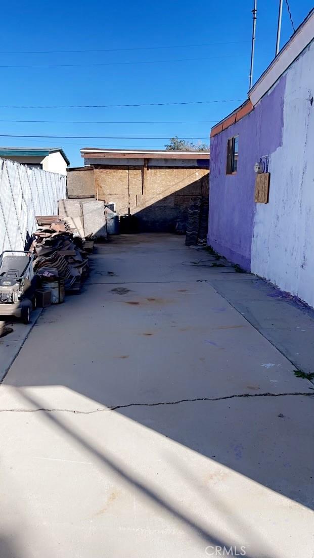 view of road featuring concrete driveway