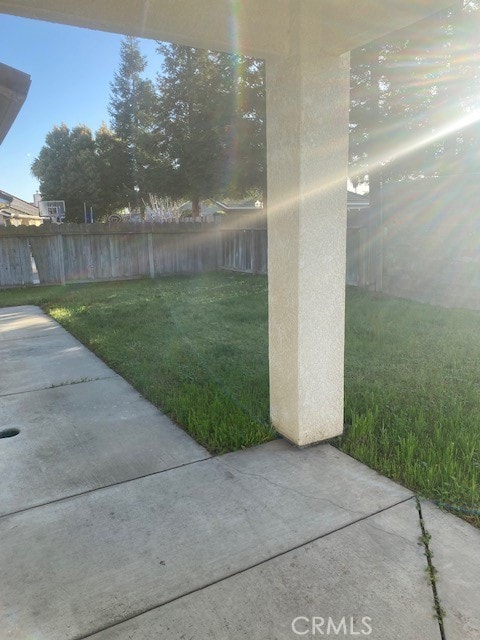 view of yard featuring a patio