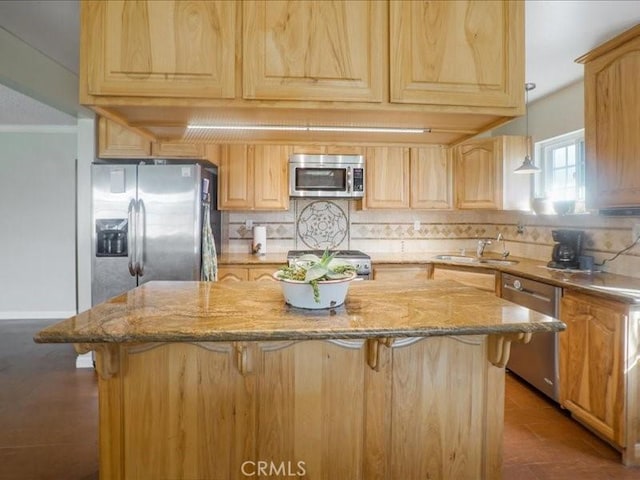 kitchen with a kitchen breakfast bar, a center island, sink, and stainless steel appliances