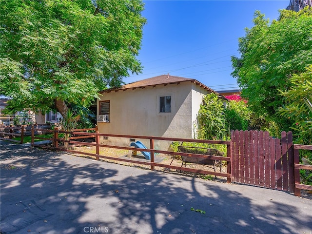 Listing photo 3 for 5150 Riverton Ave, North Hollywood CA 91601