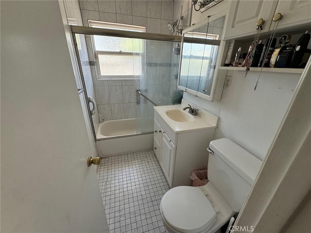 full bathroom with enclosed tub / shower combo, a wealth of natural light, vanity, and toilet