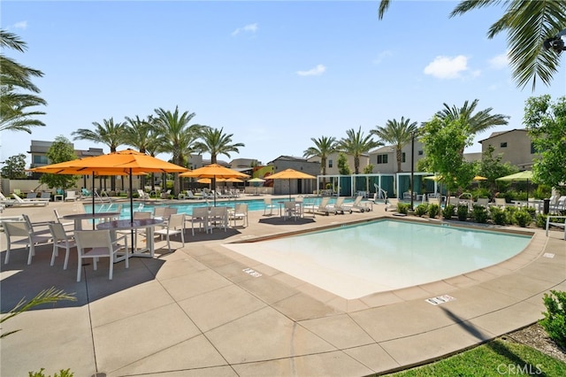 3570 E Peckham Paseo Unit 3, Ontario, CA 91761 - community pool with fence and a patio area