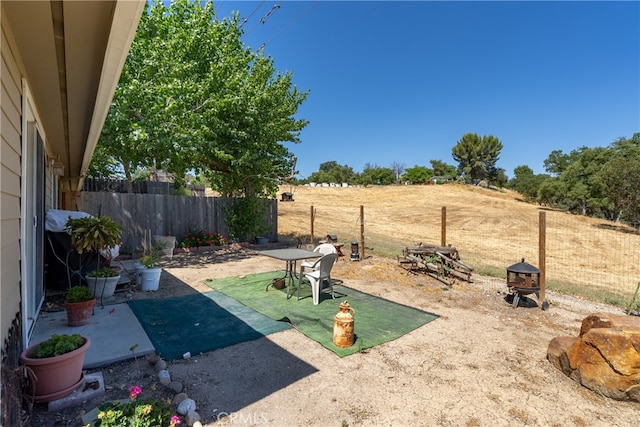 view of yard featuring a patio