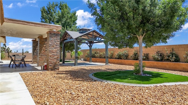 view of yard featuring a patio