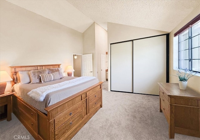 711 Cienega Rd Unit B, Big Bear Lake, CA 92315 - carpeted bedroom featuring a textured ceiling, a closet, and lofted ceiling