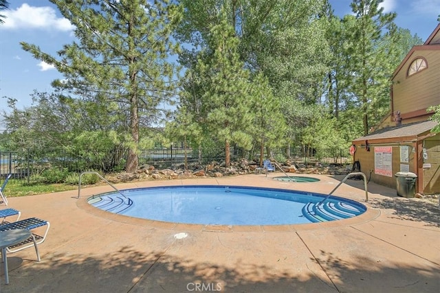 711 Cienega Rd Unit B, Big Bear Lake, CA 92315 - view of swimming pool with a community hot tub and a patio