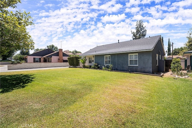 ranch-style house featuring a front lawn