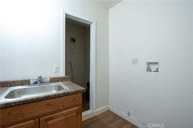 50471 Cholla Rd, Johnson Valley, CA 92285 - clothes washing area featuring hookup for a washing machine, baseboards, a sink, and light wood-type flooring