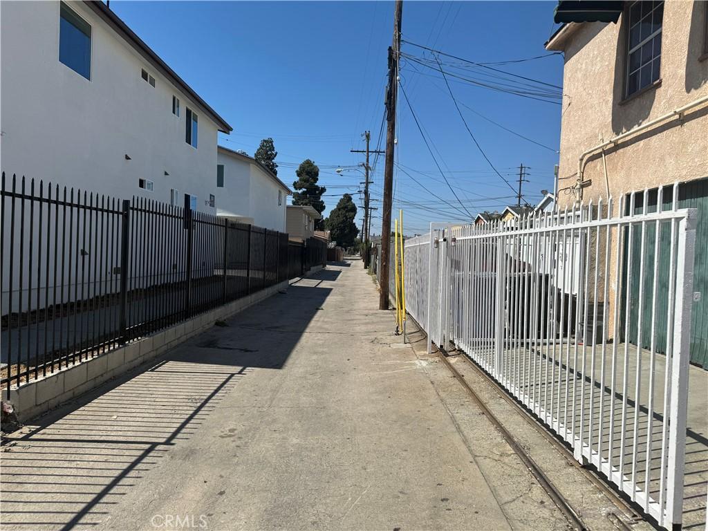 7819 S Hoover St, Los Angeles, CA 90044 - view of concrete alley