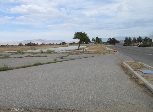 Listing photo 3 for 15001 Bass Hill Rd, Apple Valley CA 92307