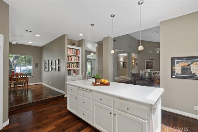 kitchen featuring sink, dark hardwood / wood-style floors, an island with sink, ceiling fan, and white cabinets