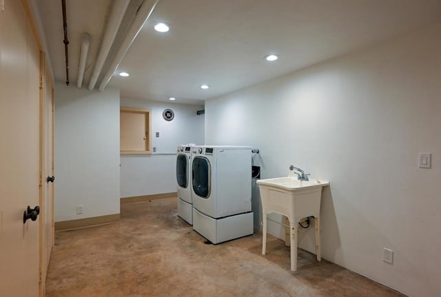 washroom with sink and washing machine and dryer