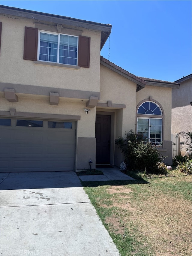 view of front facade featuring a garage