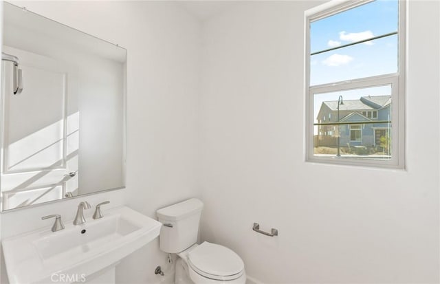 bathroom featuring toilet and sink