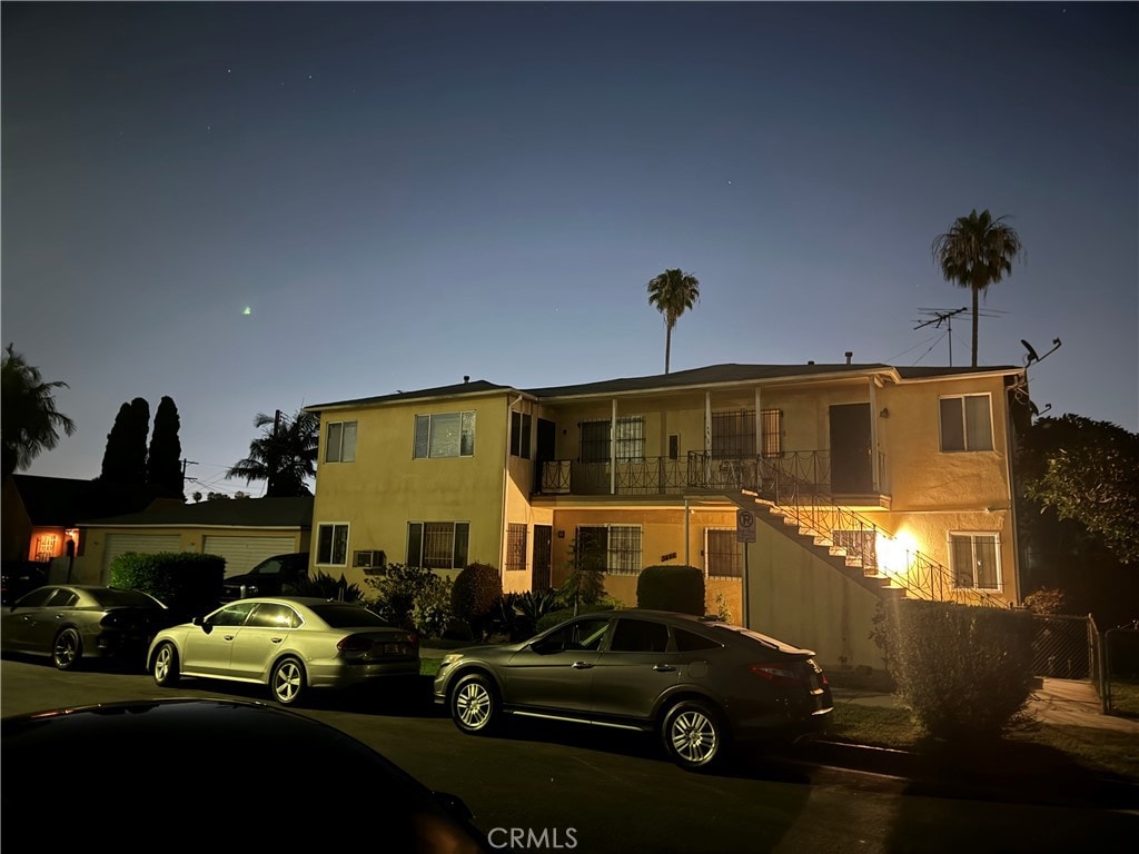 view of front property featuring a balcony