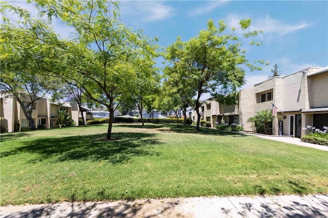 view of home's community featuring a yard