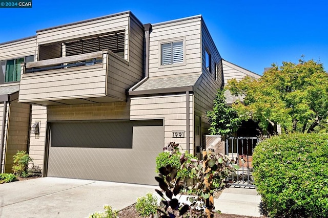 view of front of house featuring a balcony and a garage