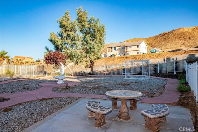 view of yard with a patio area