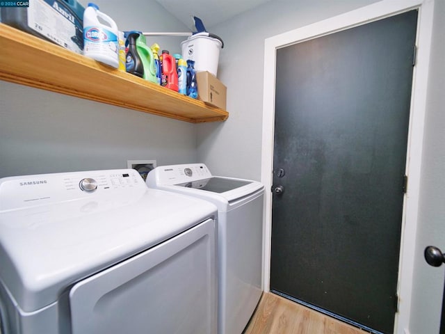 washroom featuring light wood-type flooring and independent washer and dryer