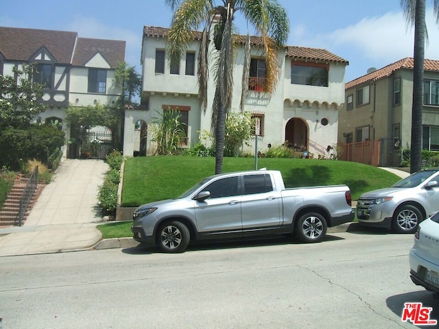 view of front of house with a front lawn