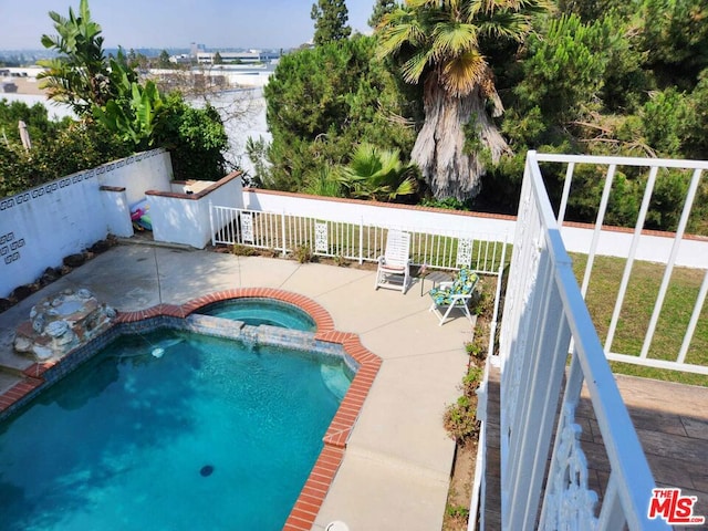 view of pool with an in ground hot tub and a patio area