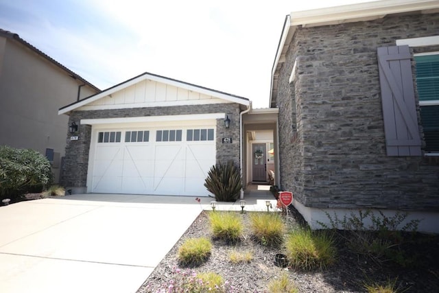 view of front facade featuring a garage