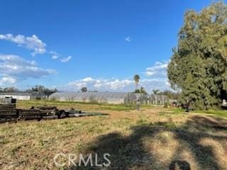 view of yard featuring a rural view