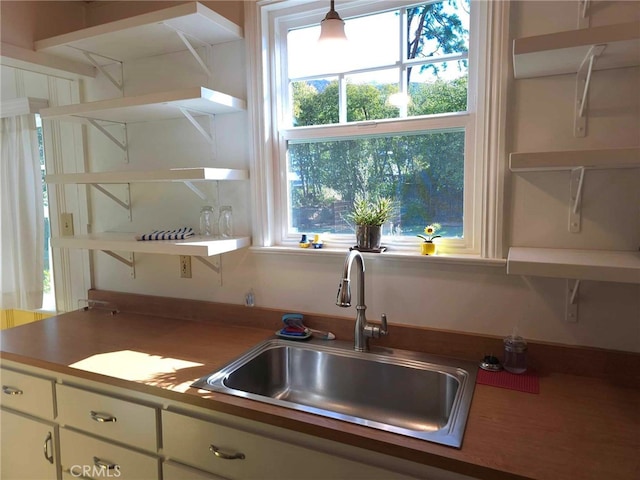 kitchen featuring sink