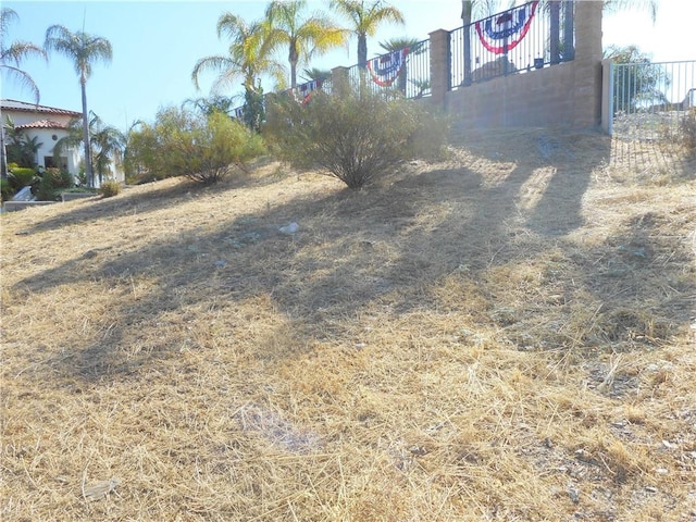 Listing photo 3 for 599 Long Horn Dr, Canyon Lake CA 92587