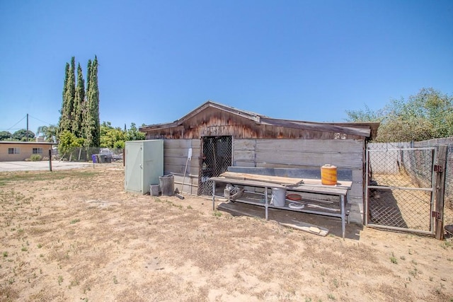 view of yard featuring an outbuilding and fence