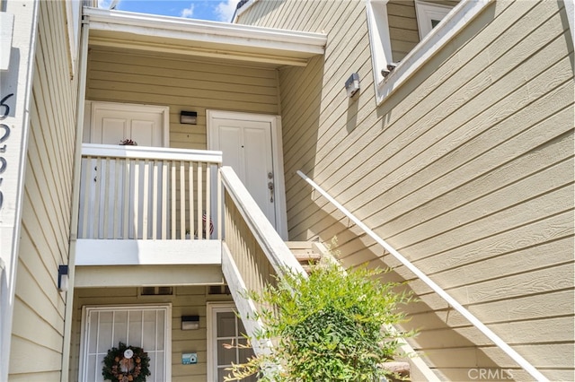 entrance to property with a balcony