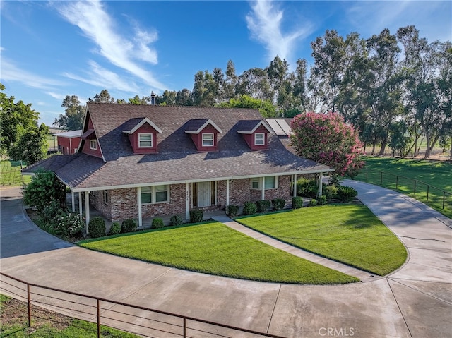 view of front of home featuring a front yard