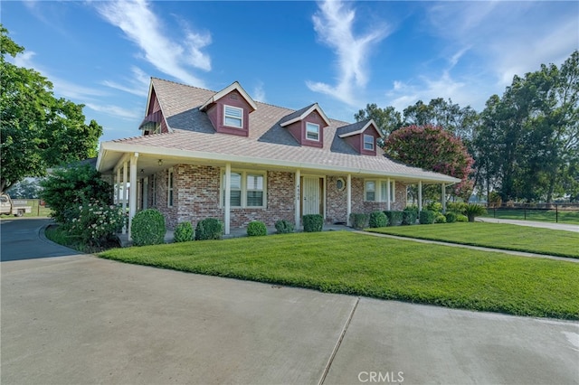 view of front facade with a front lawn