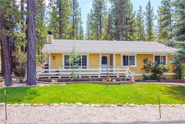 single story home featuring a front lawn