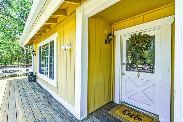 entrance to property featuring covered porch