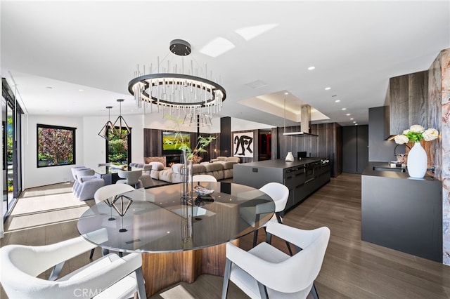 dining area with a notable chandelier