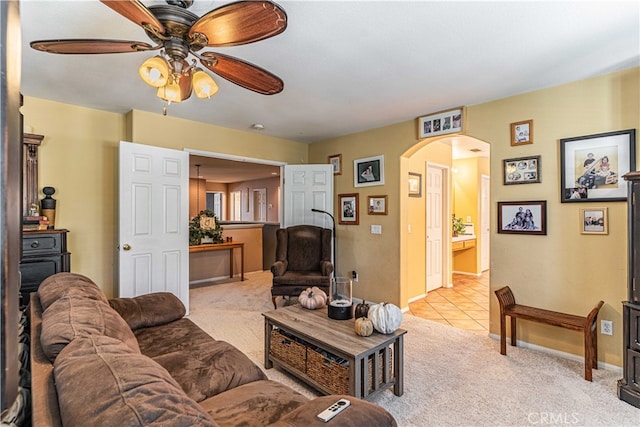 carpeted living room featuring ceiling fan