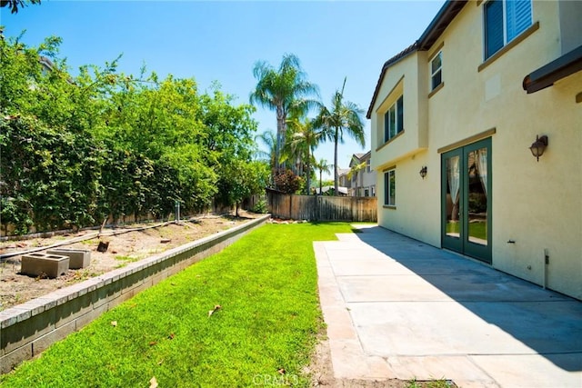 view of yard featuring a patio